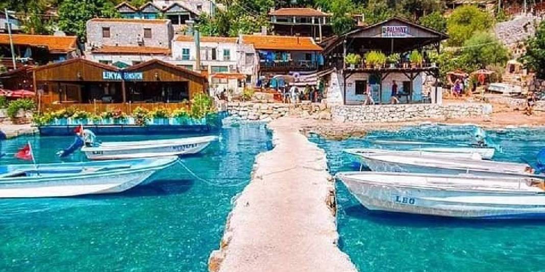 Burada ne yol var ne gürültü! Karadan değil denizden ulaşım sağlanıyor: Eşsiz huzuruyla yolu düşenleri büyülüyor 5